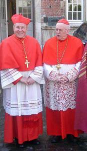 Kardinaal Kasper in gezelschap van kardinaal Danneels, die voor het betere lobbywerk instaat
