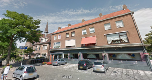 China City Wok te Dordrecht, met in de achtergrond een protestantse kerk